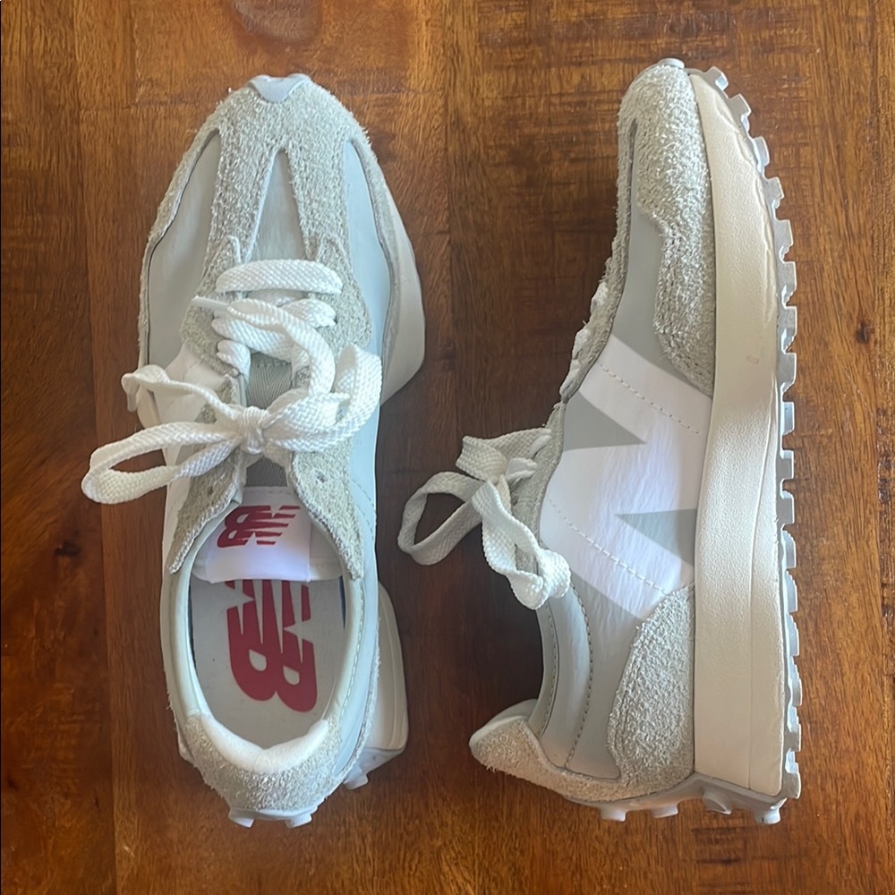 New Balance 327 Sneakers